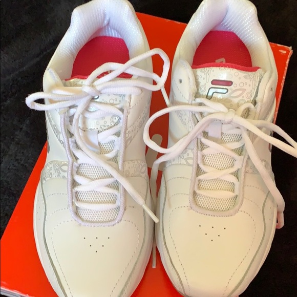 Fila Admire 8 Wide Cross Trainer 💖👟🤍 - Picture 2 of 3